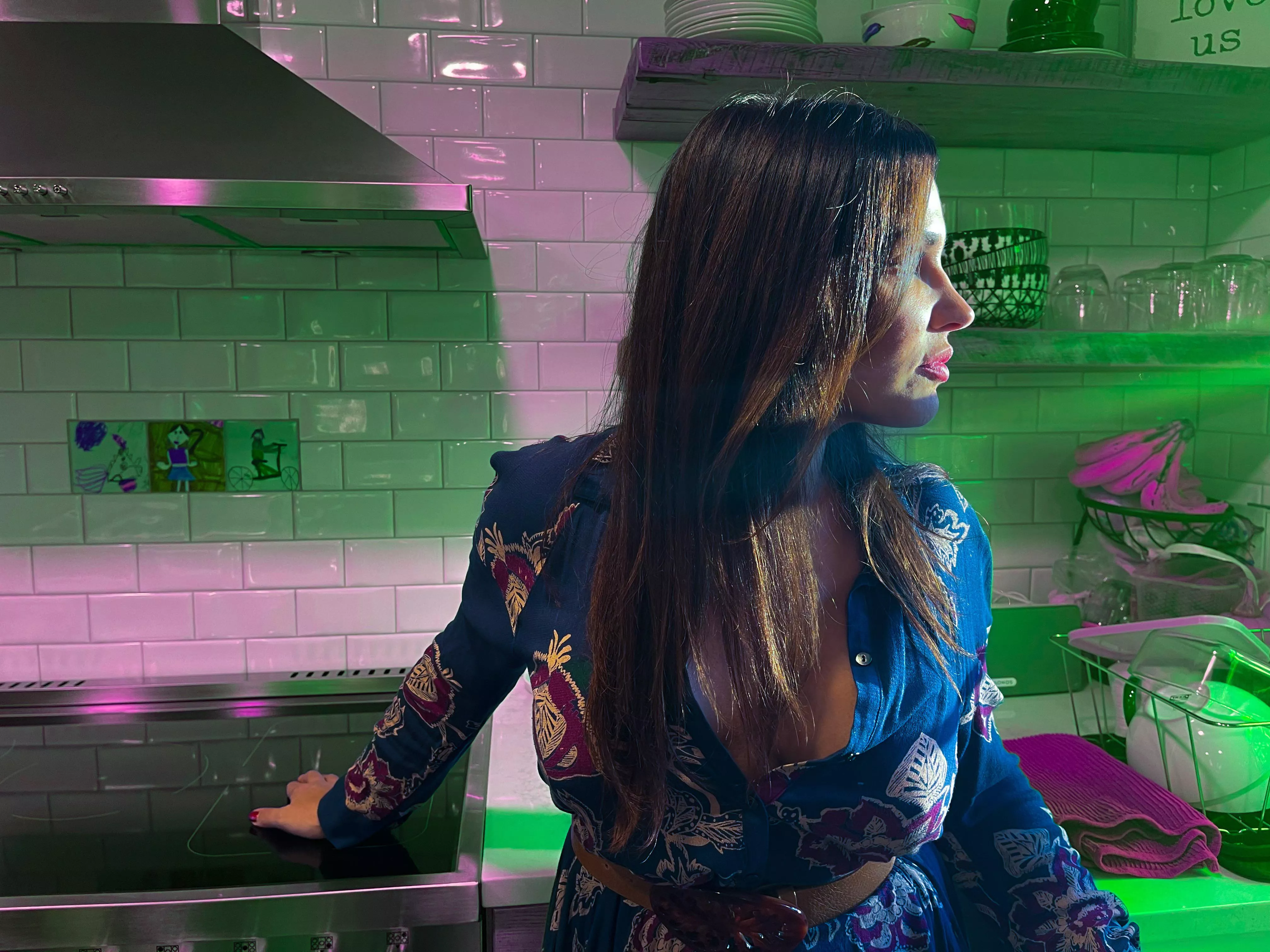 It’s about time aliens 👽 try to abduct me. I need a good probing. [F]