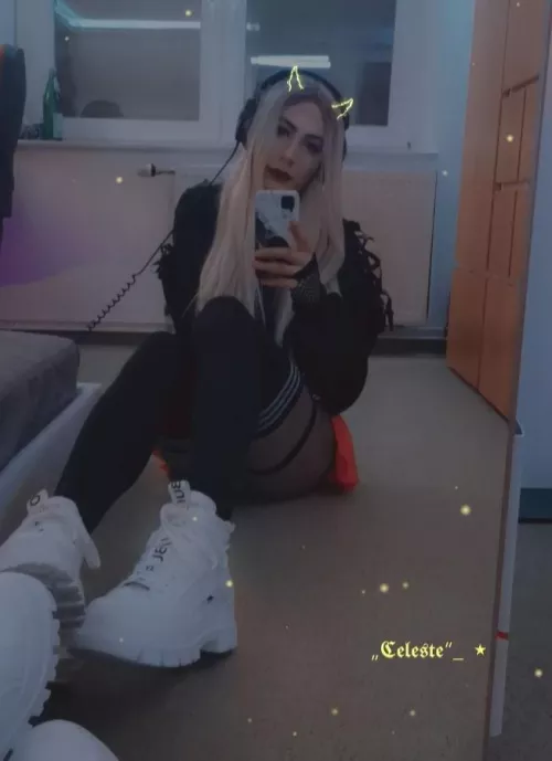 I've got new boots 😍💜