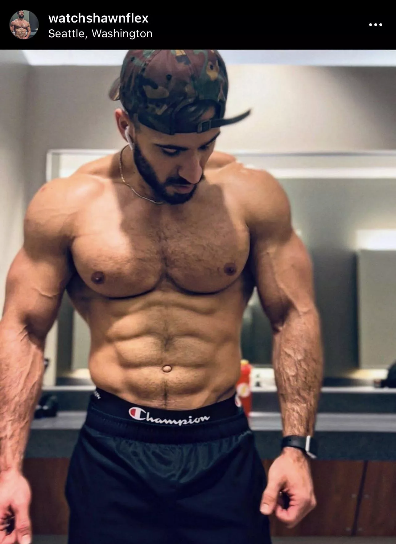 Juicy pecs from @watchshawnflex