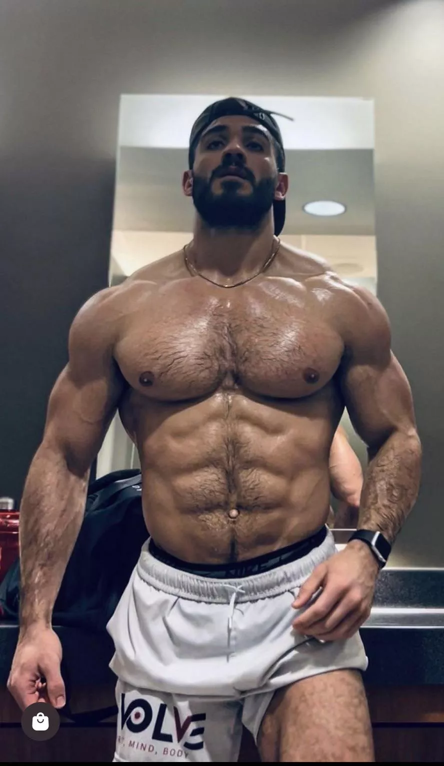 Juicy pecs from @watchshawnflex