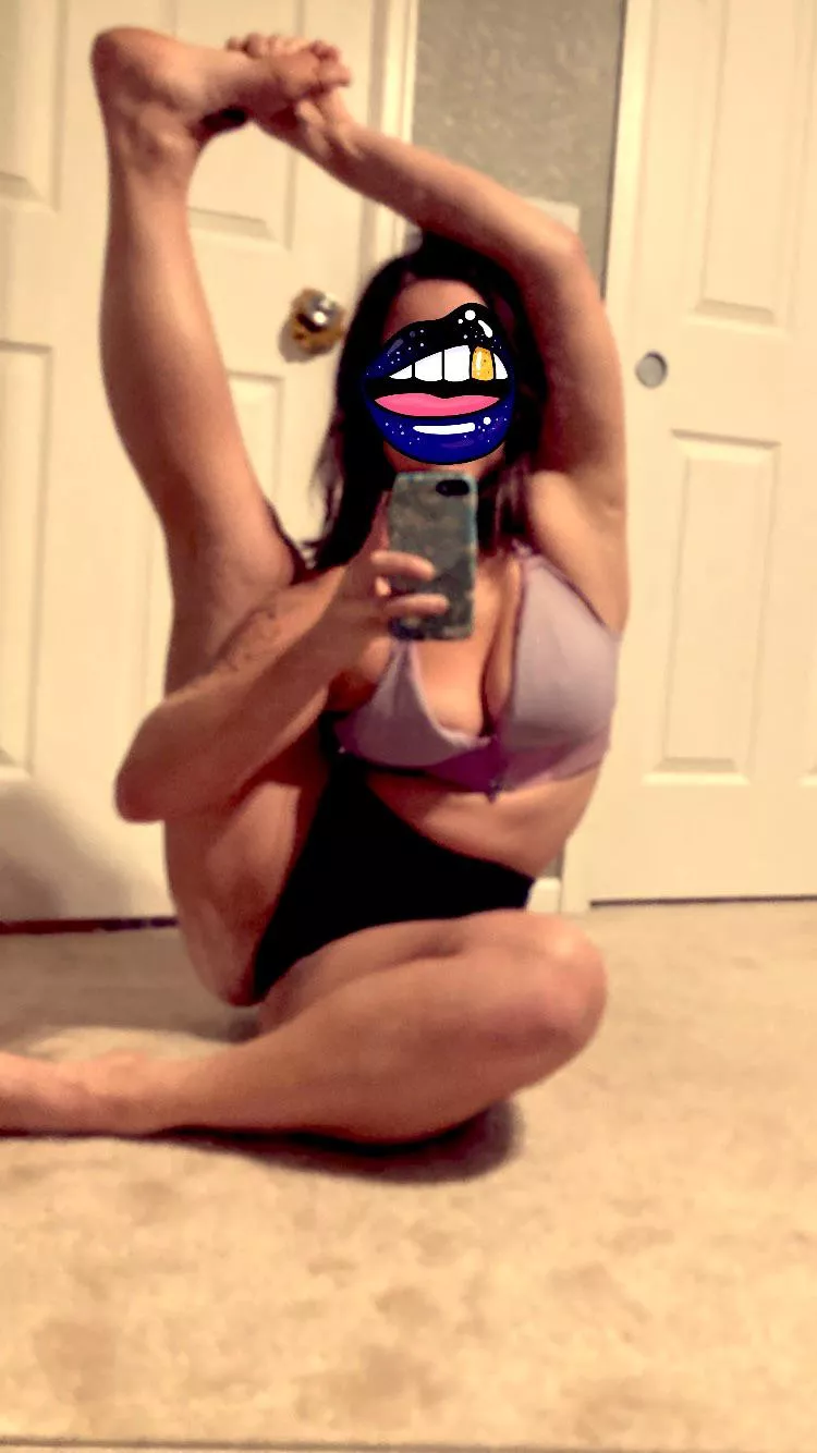 Love a deep stretch😉🤸‍♀️💖