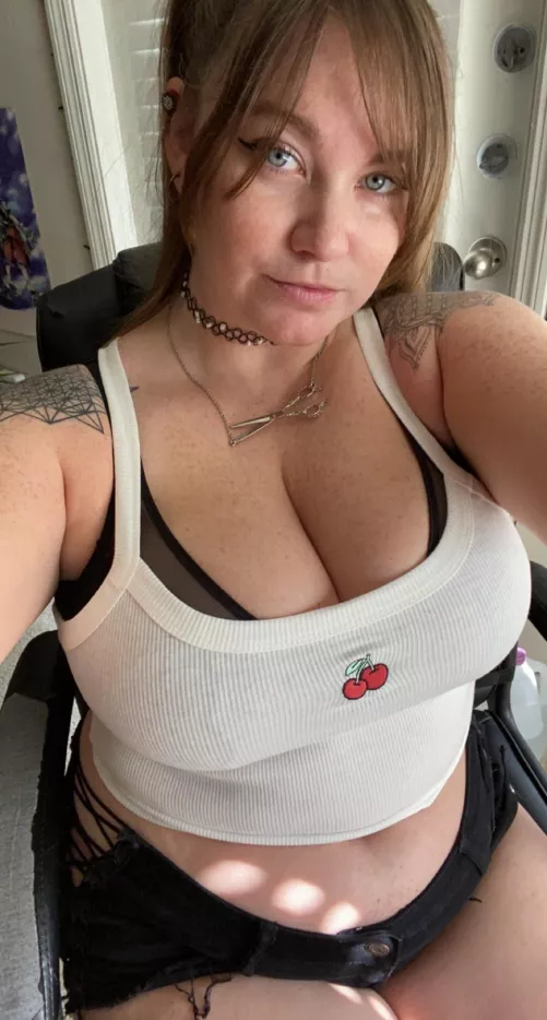 Love my new tank top 😌