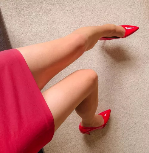 Loving the feeling of these tights on my freshly shaved legs 🥰