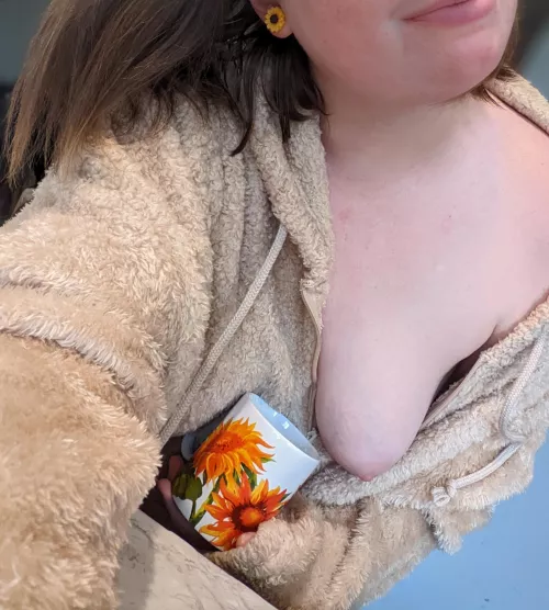 My coffee date outfit for today. 🌻 Girl is ready. Have a great day everyone ☺️