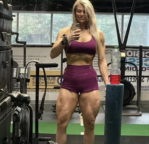 Only upvote if you are ready to get crushed by my quads [domme]