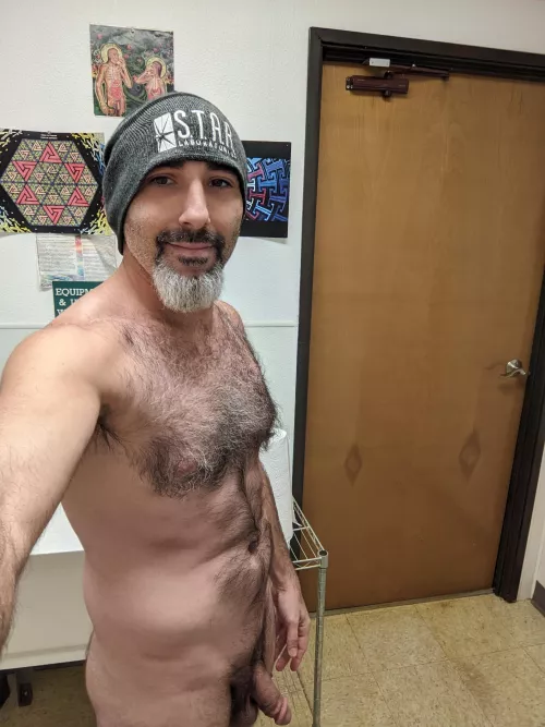 Quick pic from the bathroom at work😏