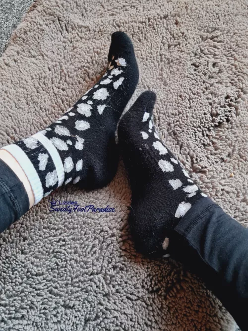 Sweaty gym socks 😏 are always available 🤤🙌 [F]