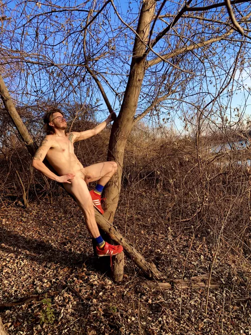 The chilly autu[m]n breeze never scares me!