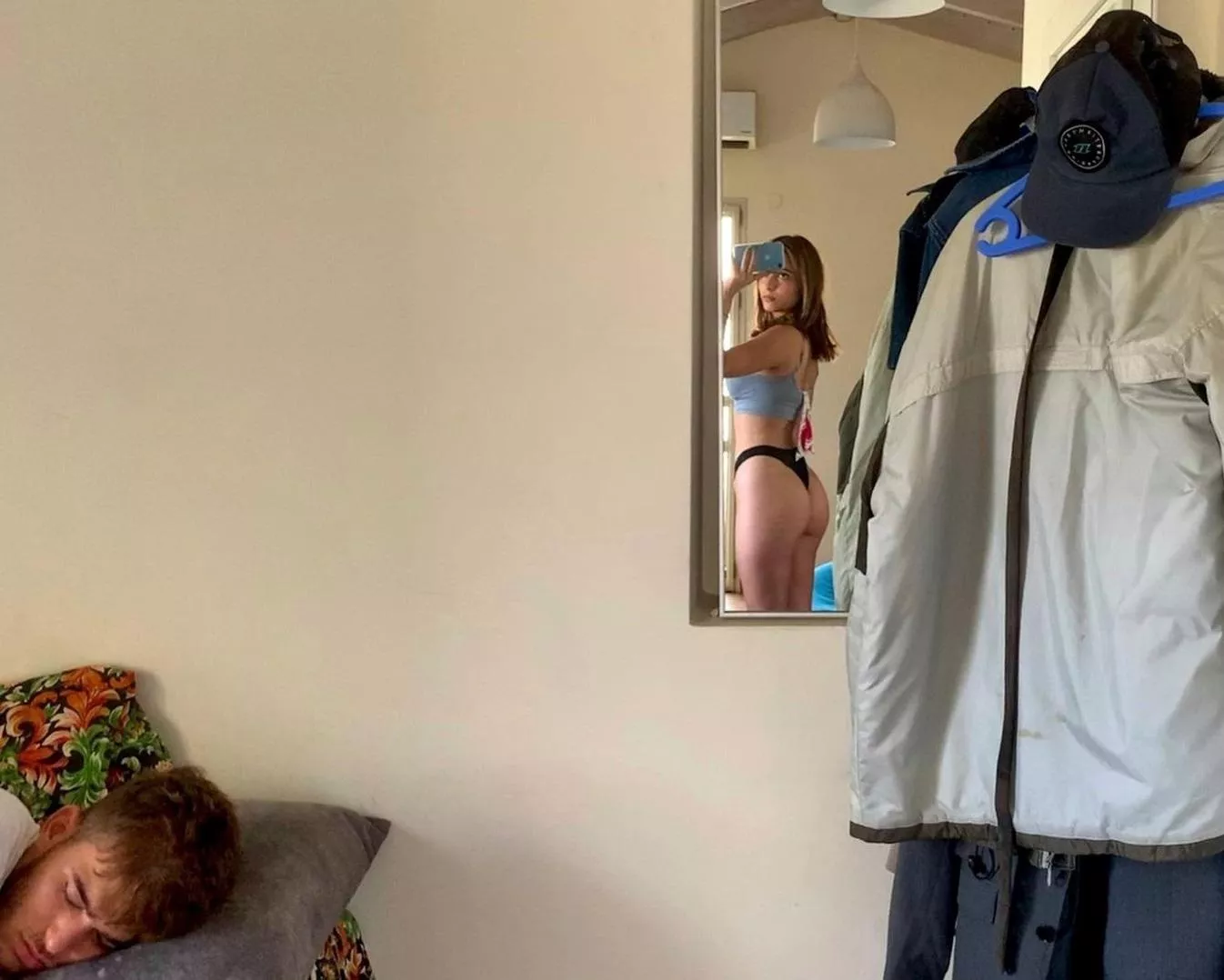 the only mirror+one sleepy head🤫