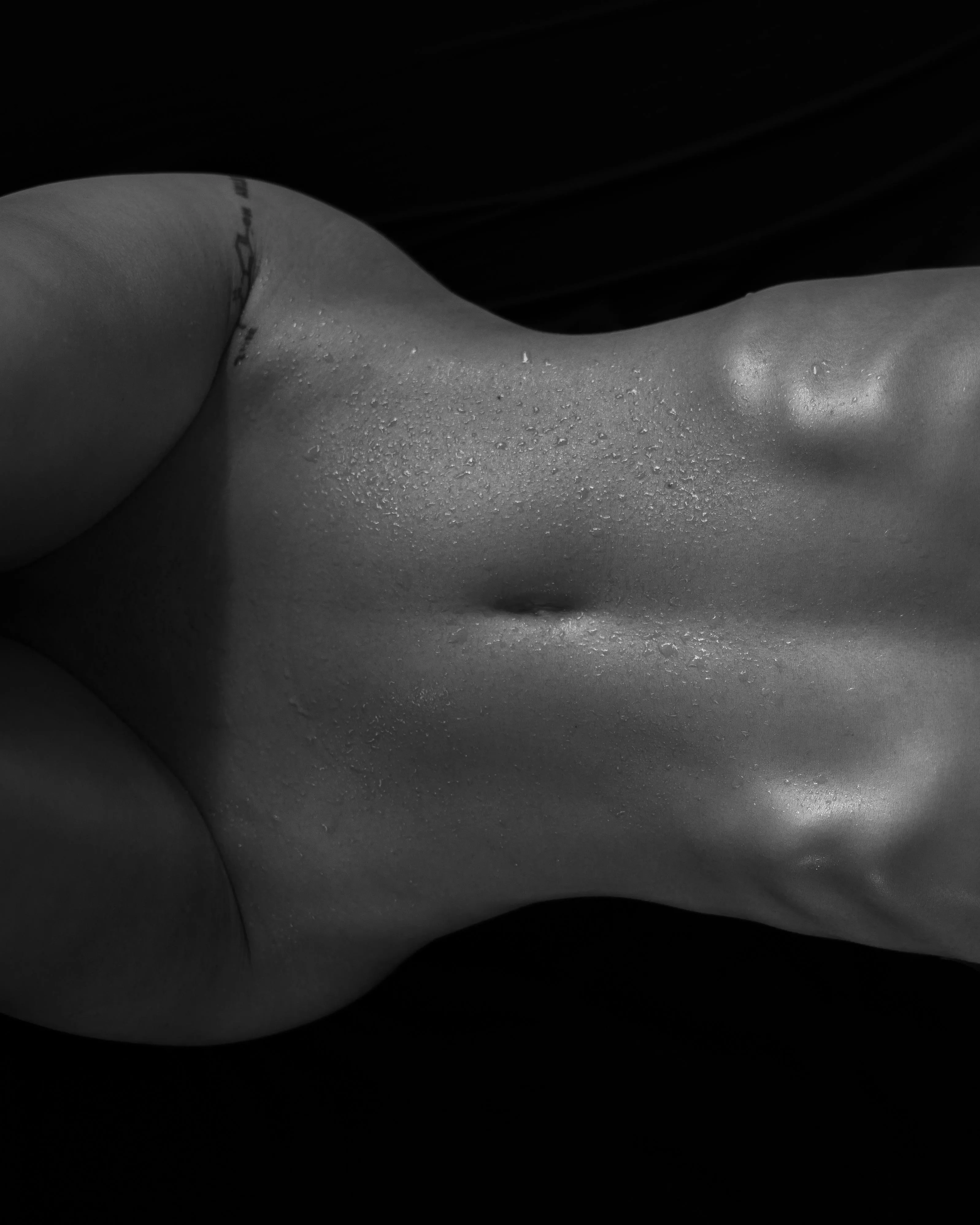 What do you think of my wet tummy? 😇💦