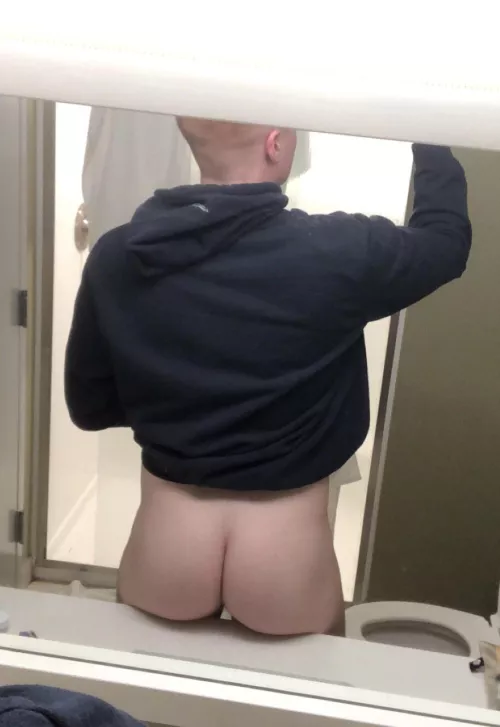 [22]Kinda wish someone would breed my virgin ass…