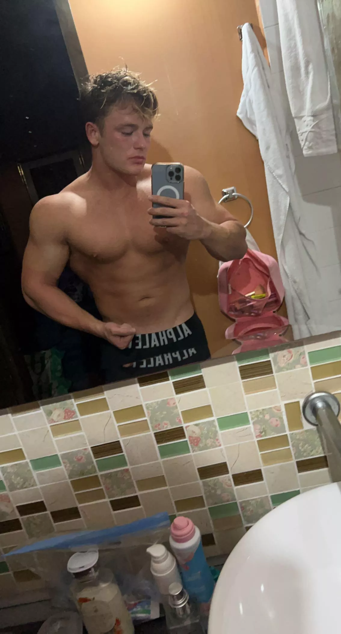 24 [M] Wanna hop in the shower with me after a workout?