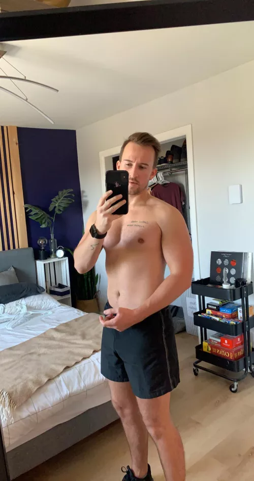 [26] gym bro looking for other fits dudes to chat progress and such a with. DM’s open.
