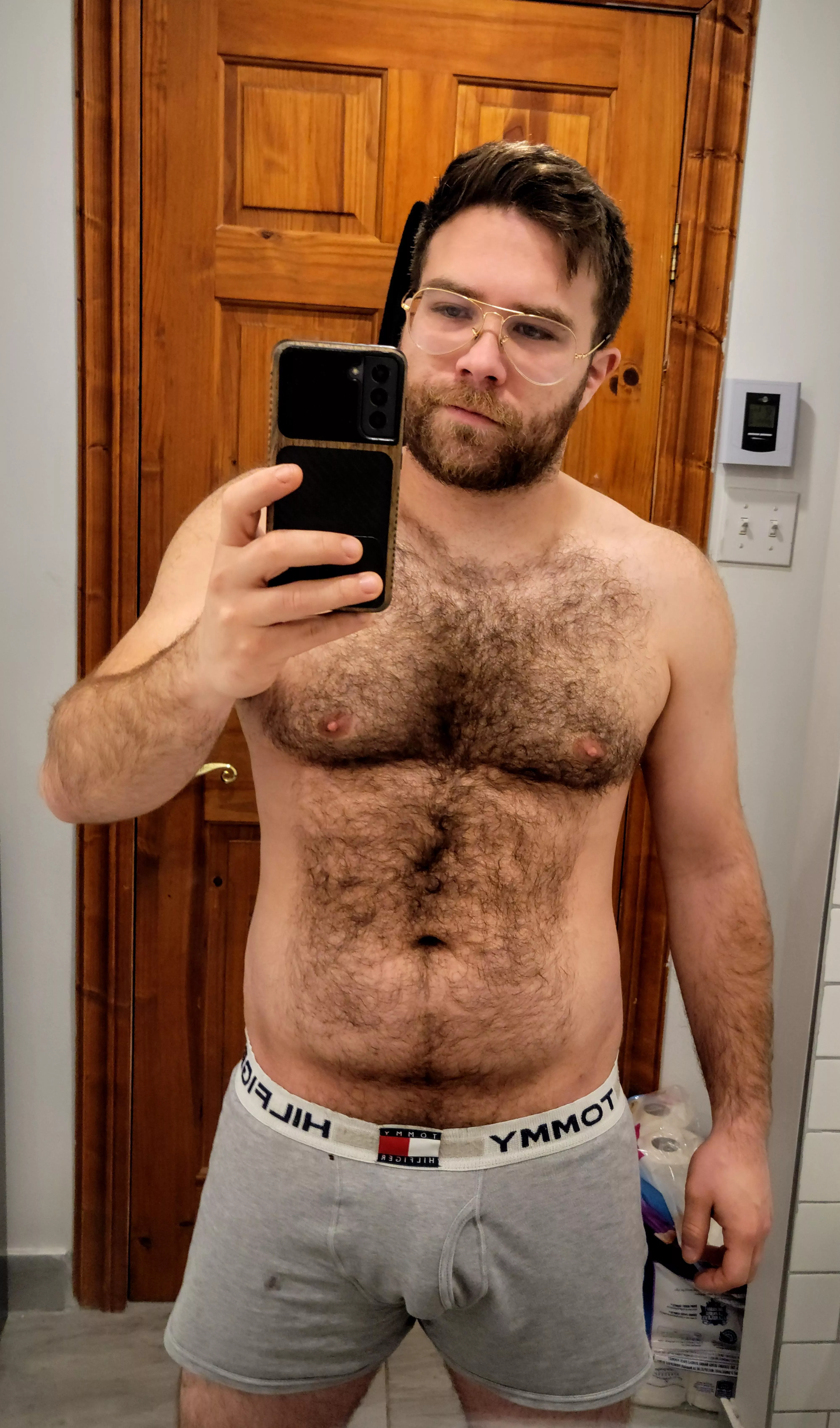 [32] Don't mind the bed hair