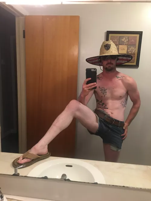 32(M). How about some fun?🤣let’s show the ladies our daisy dukes. We’ve all got them. 🤣
