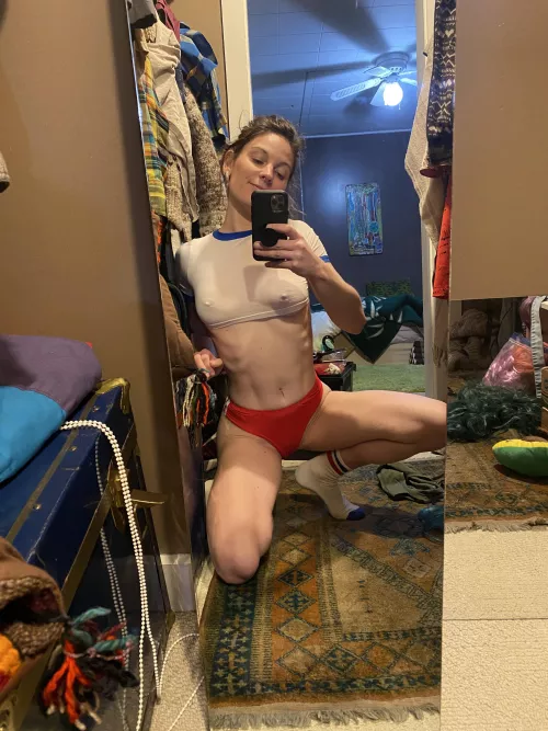 38f and I love mirror selfies