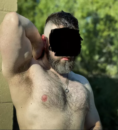 About to get these hairy pits even more ripe