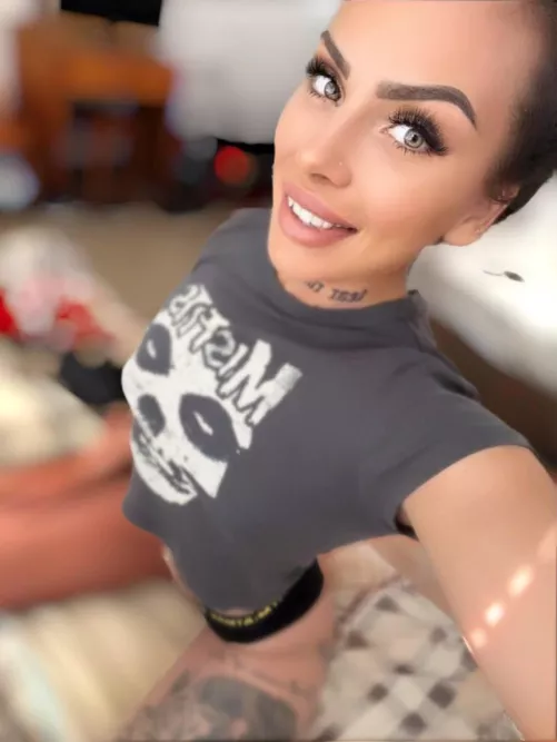 Am I the right size to turn you on instantly? 😋