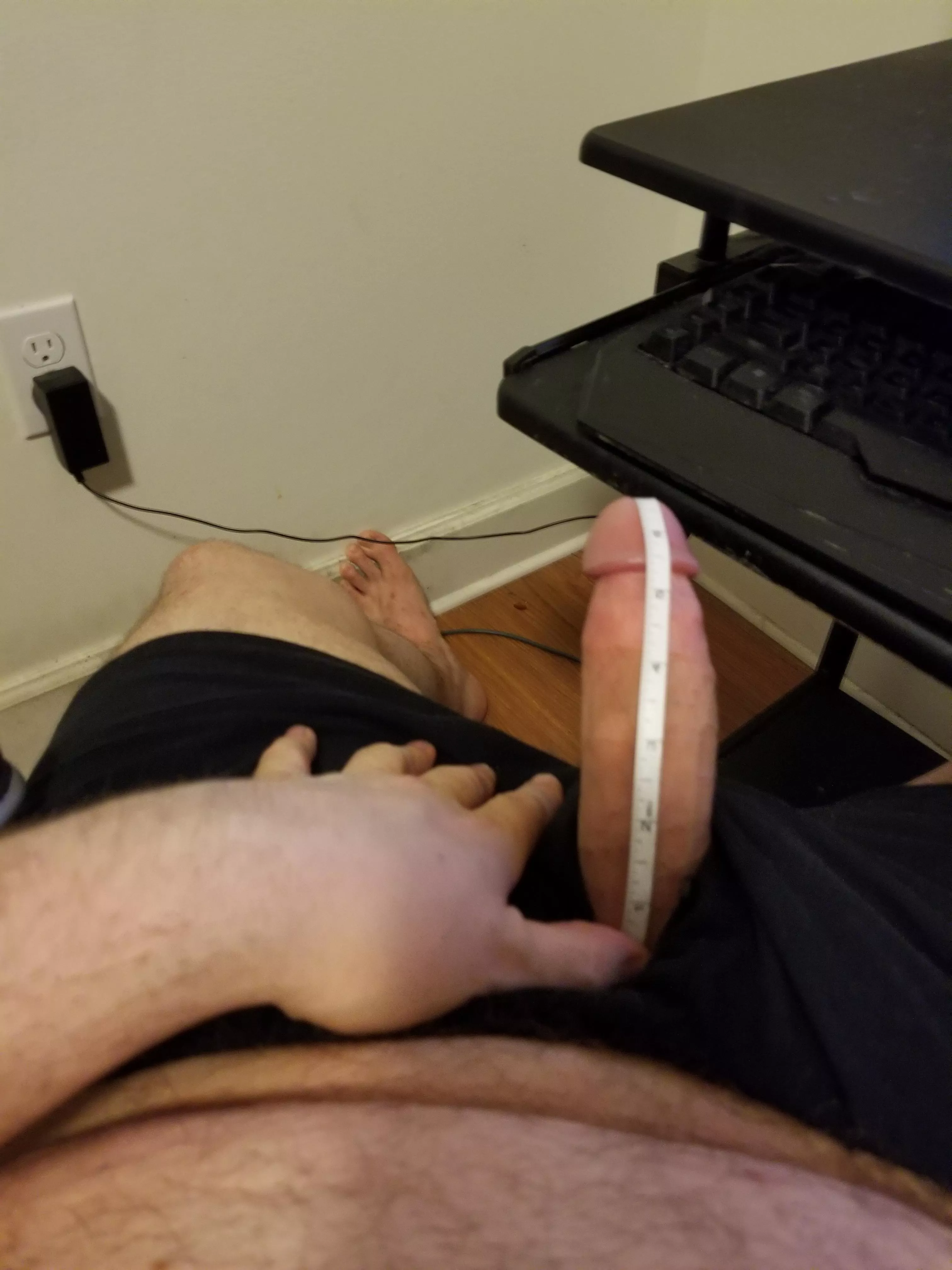 Chubby dude with a chubby dick 😁