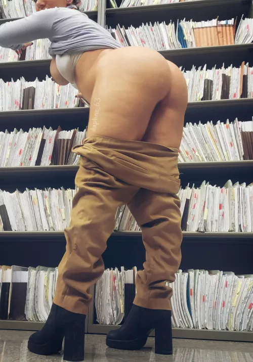 come fuck a milf on her 15 min break