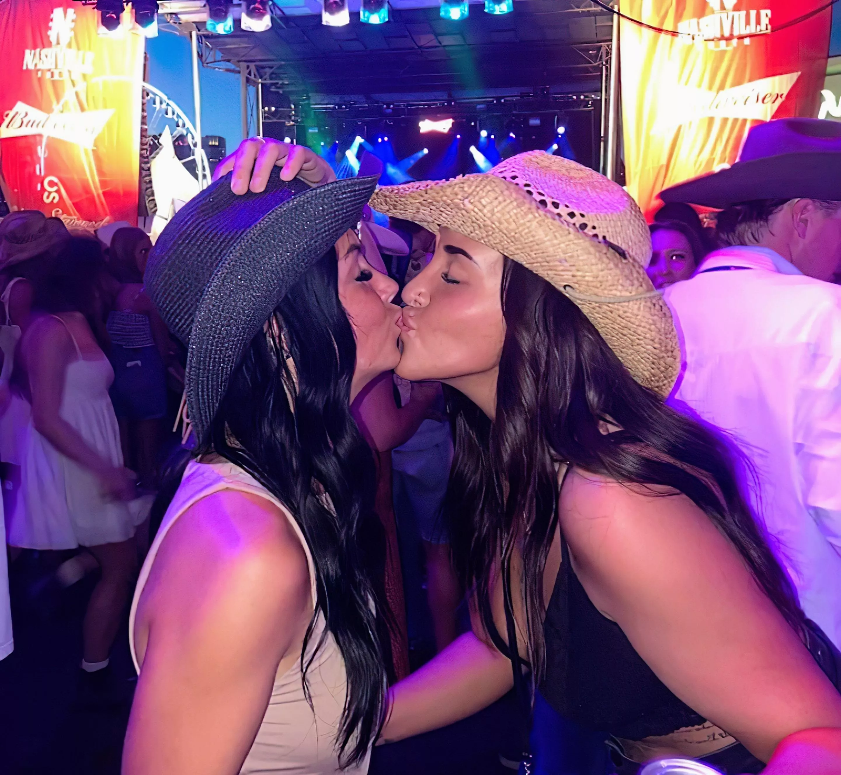 Concert Kiss