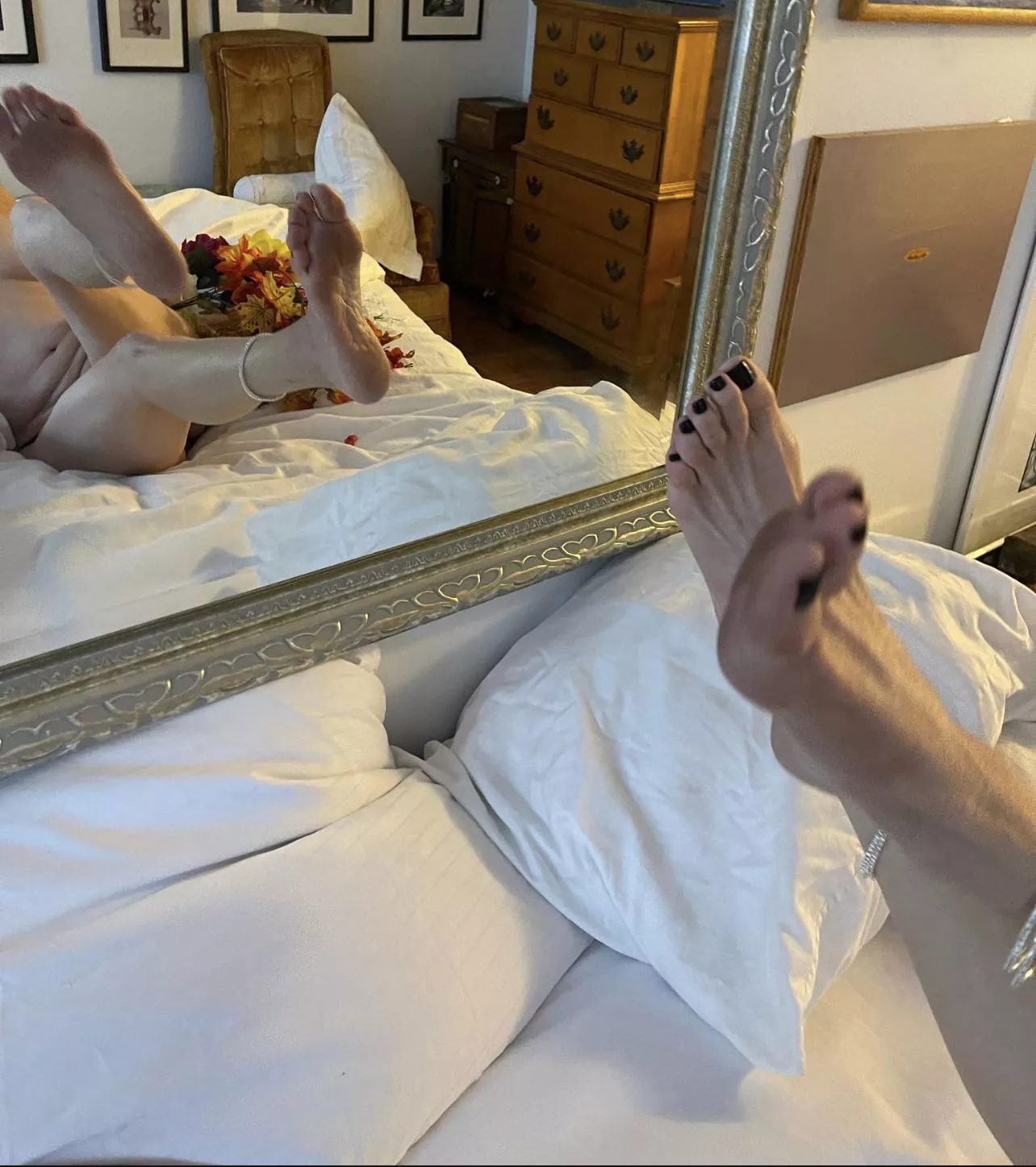 Could you please clean my feet for me? [F]55