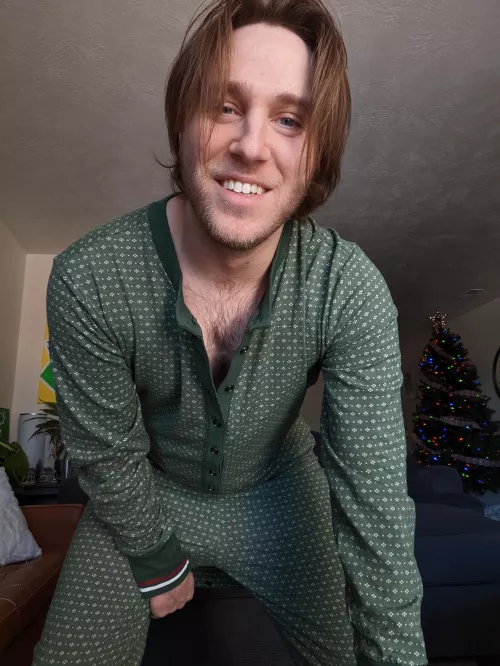 Finally got some Christmas jamms, butt flap included 😂✌️