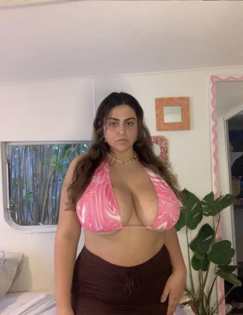 for everyone who likes curvy natural girls