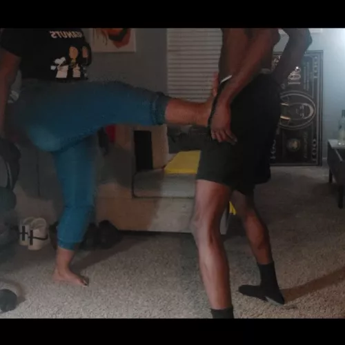 Front kick in the balls