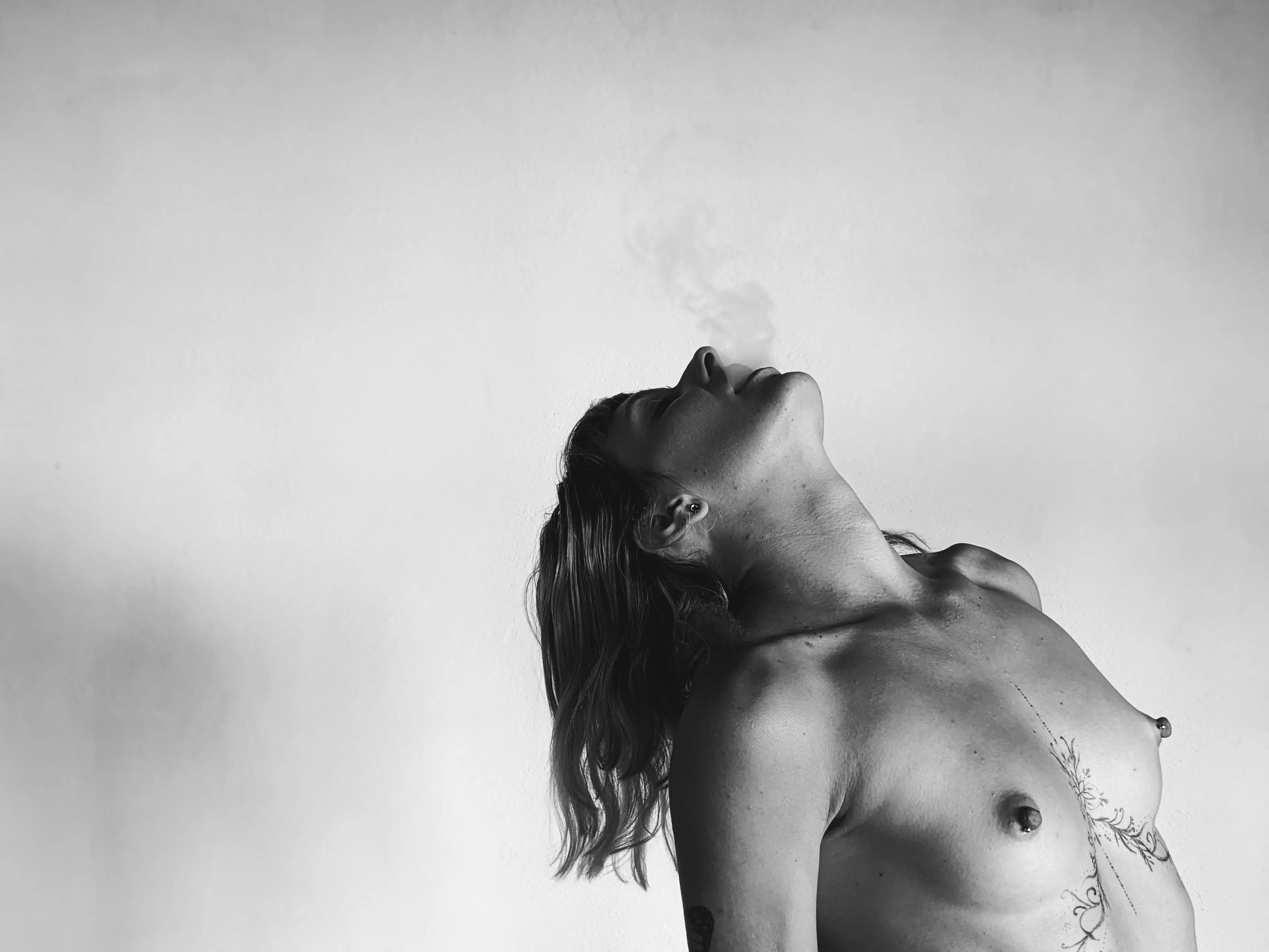 Gimme more art and more naked bodies please!