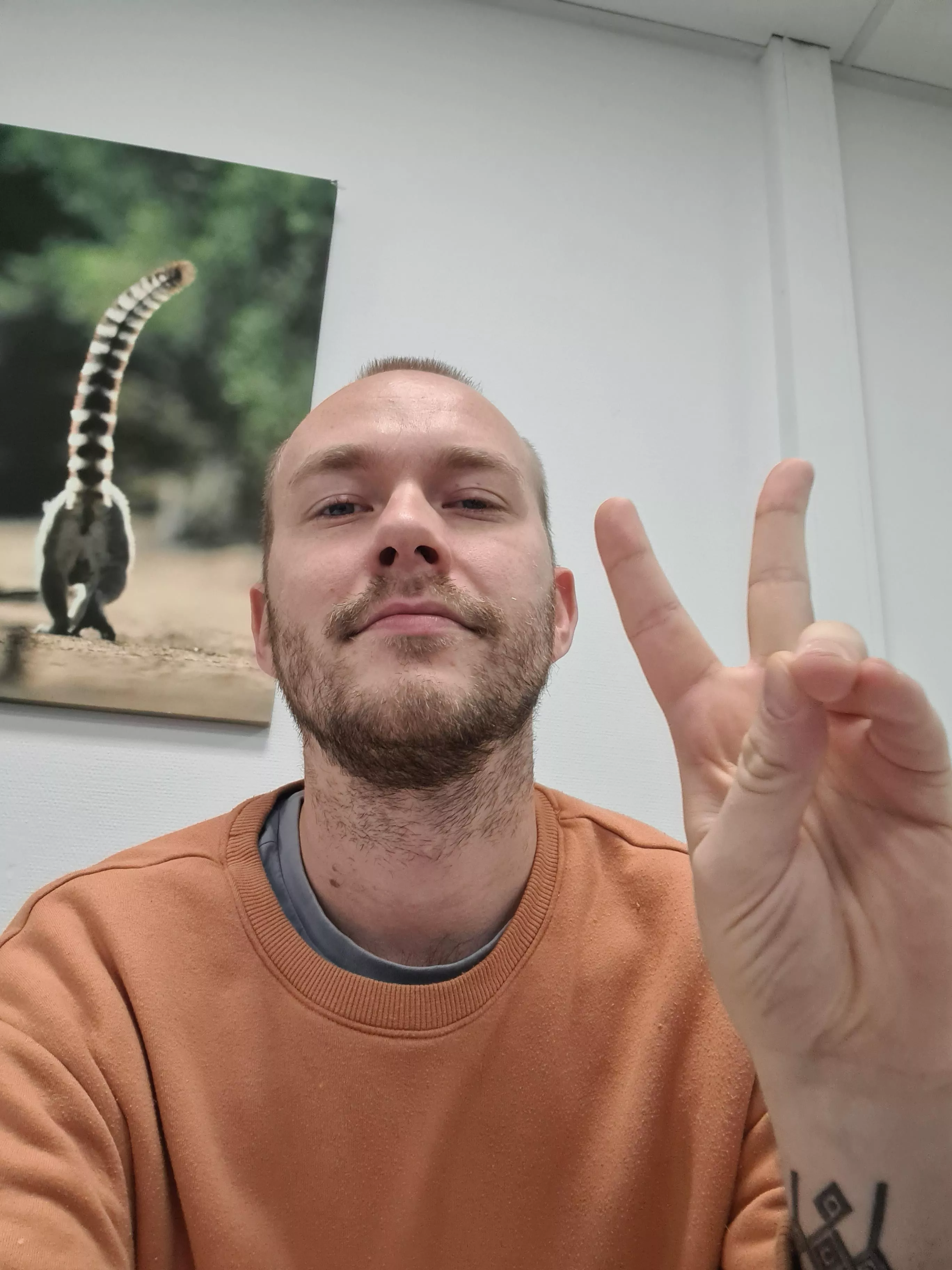 gonna have a weekend trip to Hamburg 🇩🇪. so excited to explore the city and enjoy some glühwein on the christmas markets