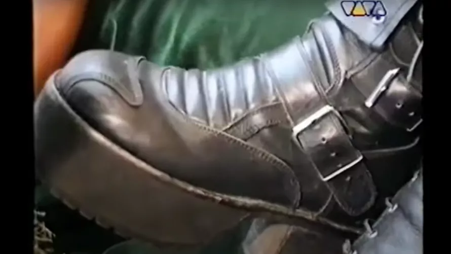 Hey, this is really close up, I know, but I was wondering what kind of boots they are? (This was taken in 1997...)