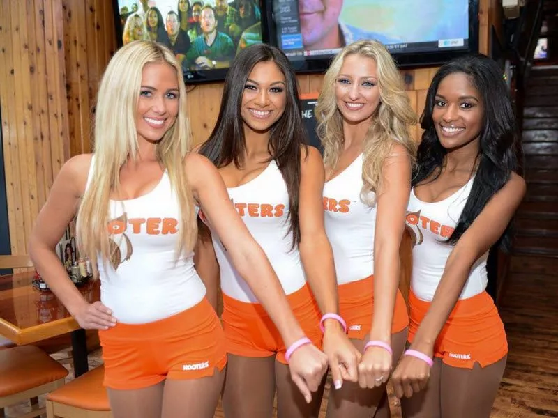 Hooters girls