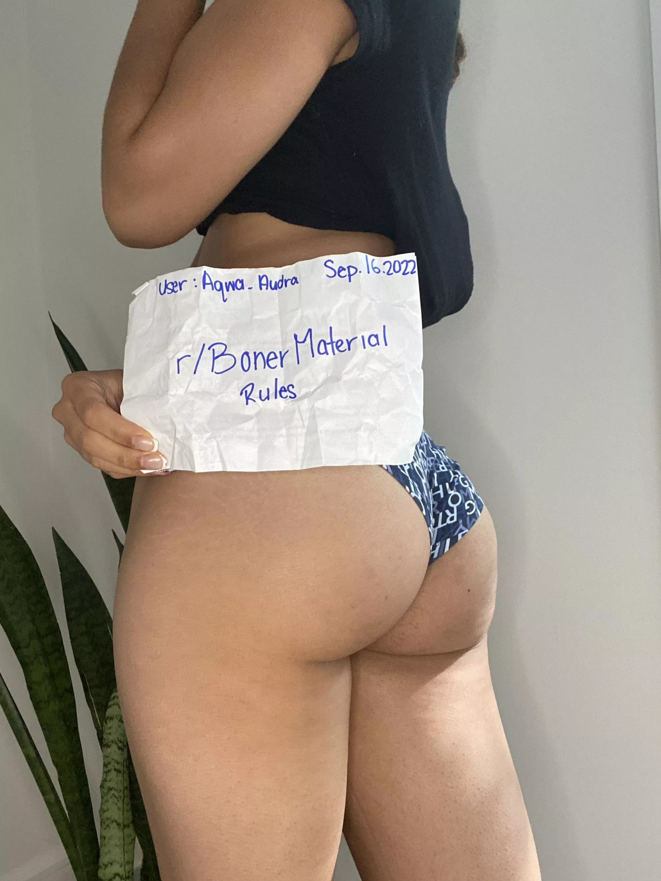 I know you wanna much and chew on my booty