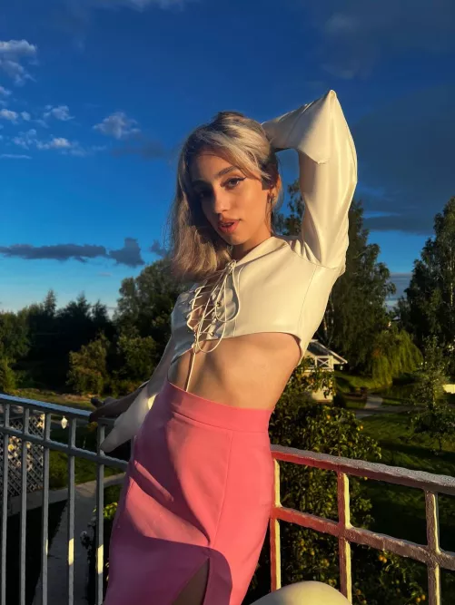 I think my tit is about to show