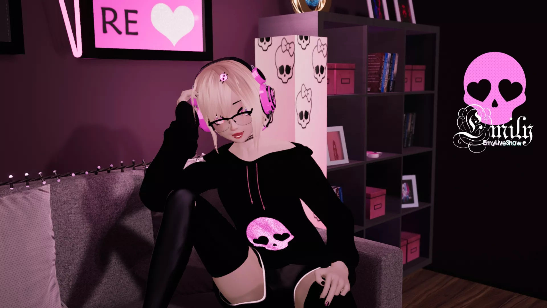 Im here, cum in https://chaturbate.com/emyliveshow