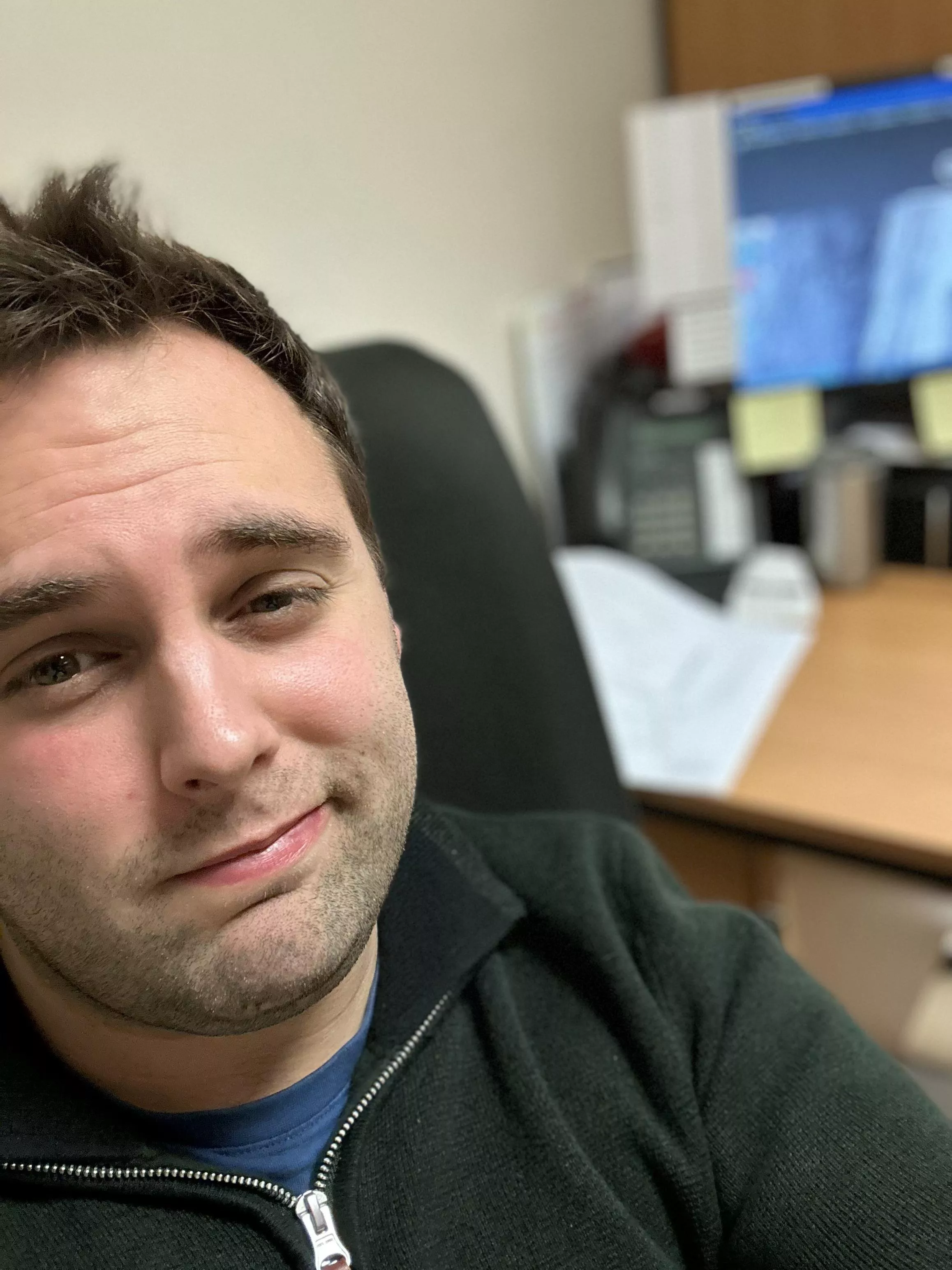 Its cold and foggy and the phone is hasn't rung all day 😩