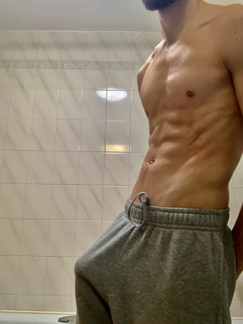 It’s grey sweatpants season 🤪