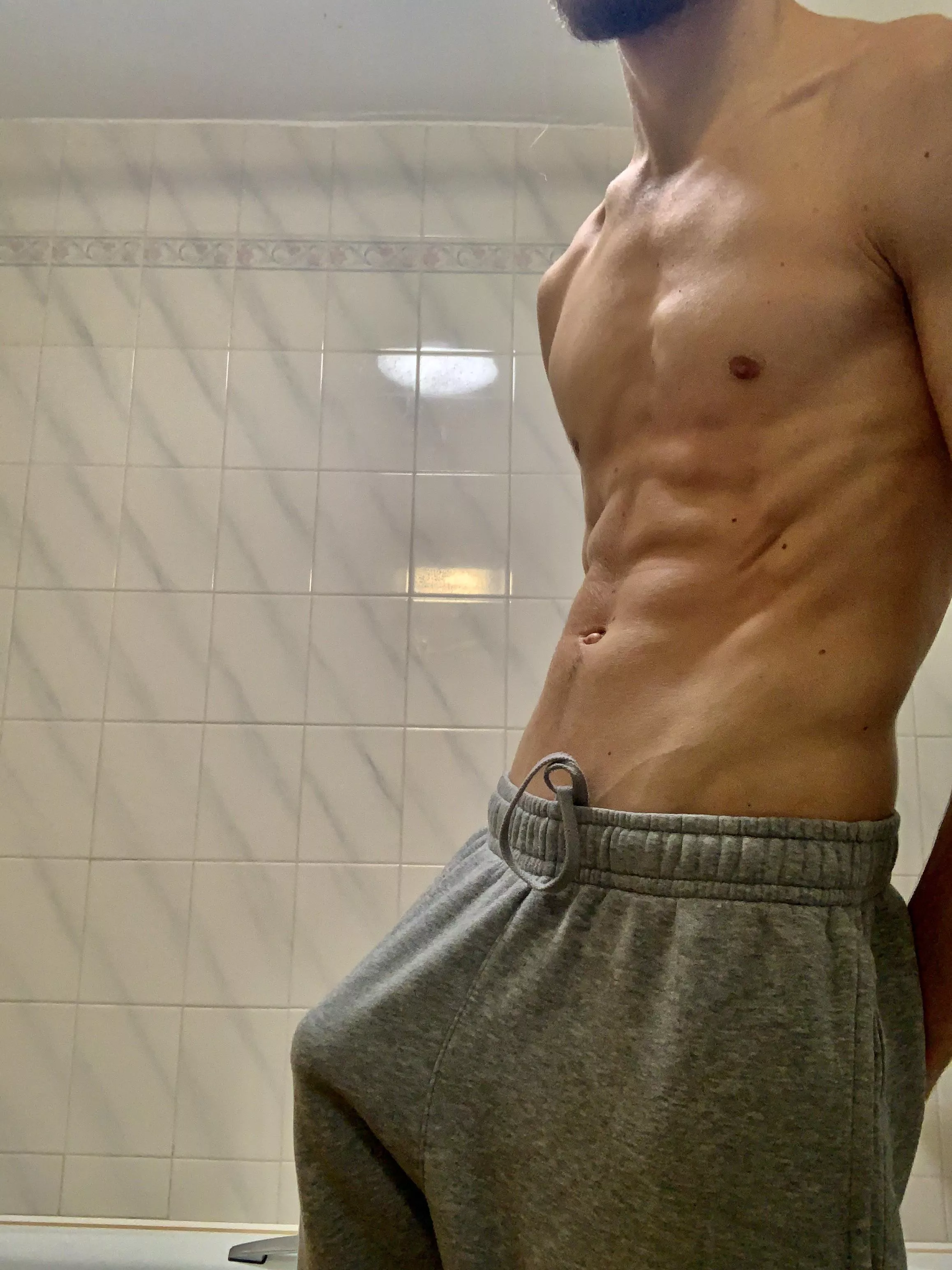 It’s grey sweatpants season 🤪