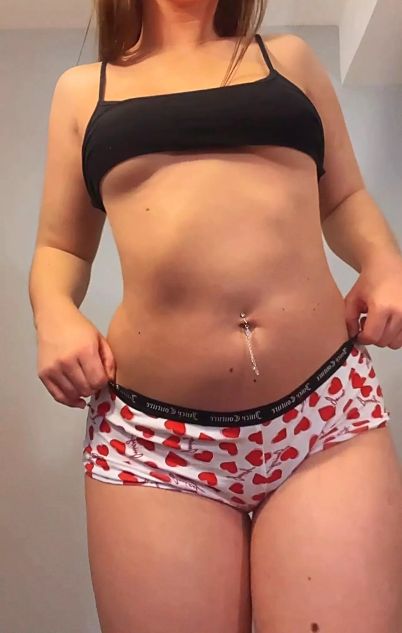 juicy booty shorts >>