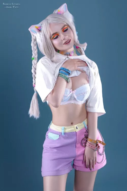 Just enjoy the flirting of a little kitty