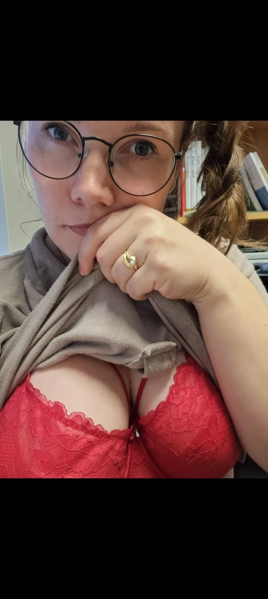 Let me tease you from the office 🥰