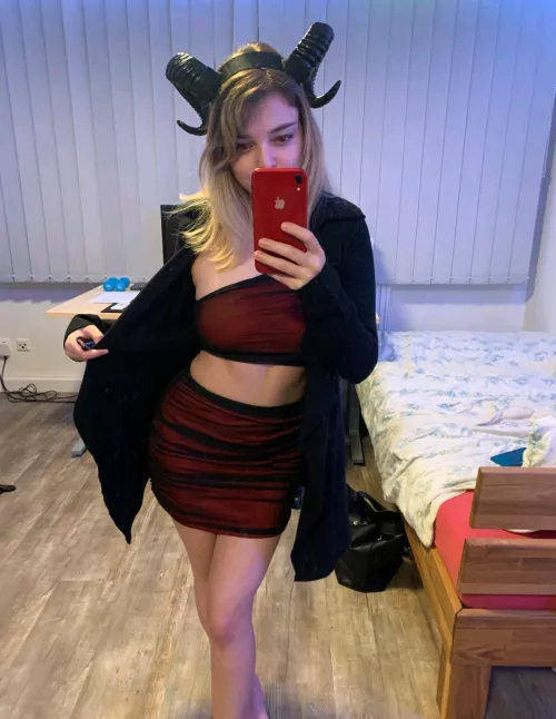 looking like an angel. no one would believe I'm a naughty lil devil 😛