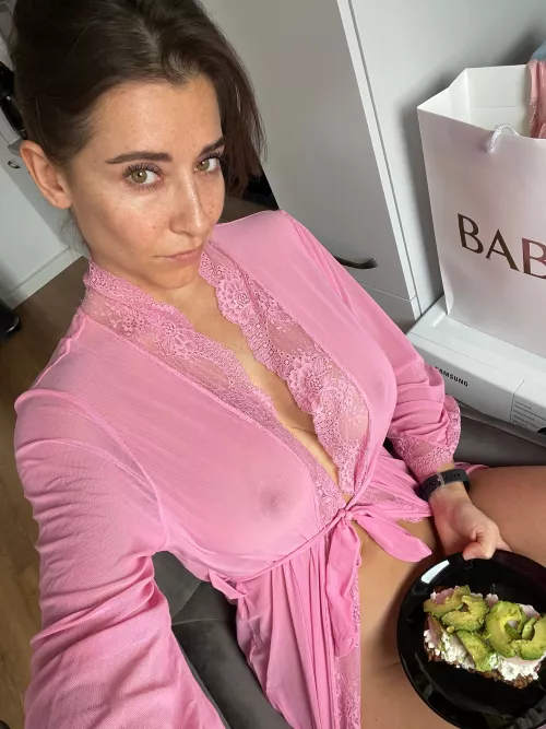 make horny mommy a Avocado Snack