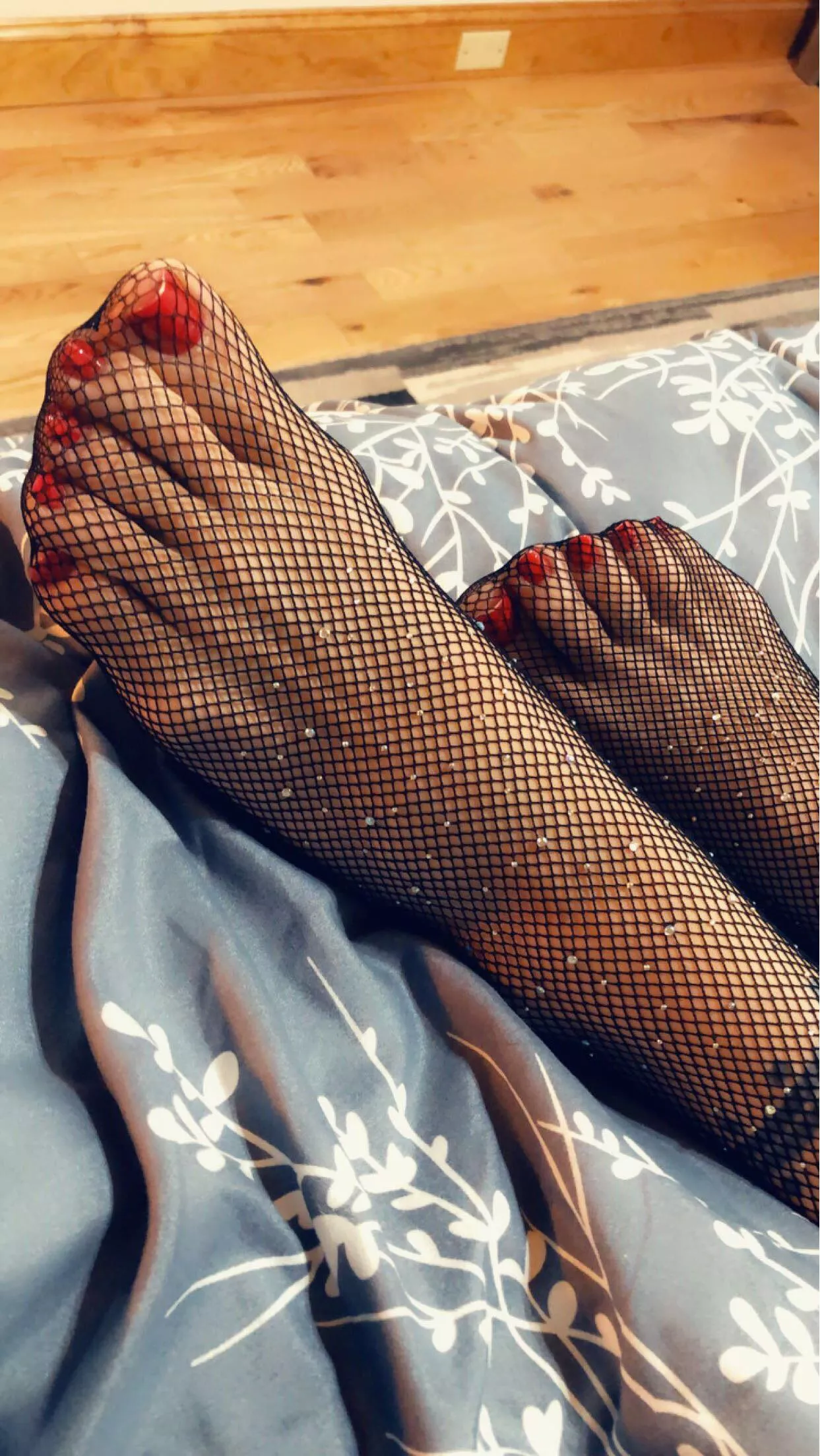 My feet are ready for worshipping💋