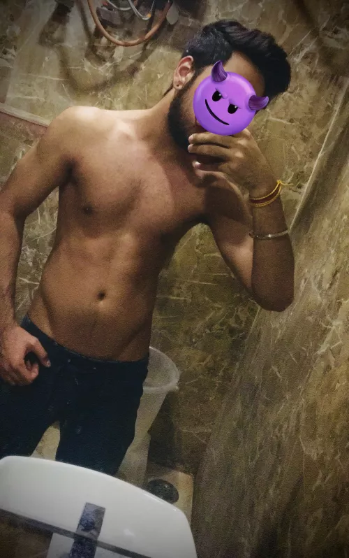 need someone who can praise those V-lines.