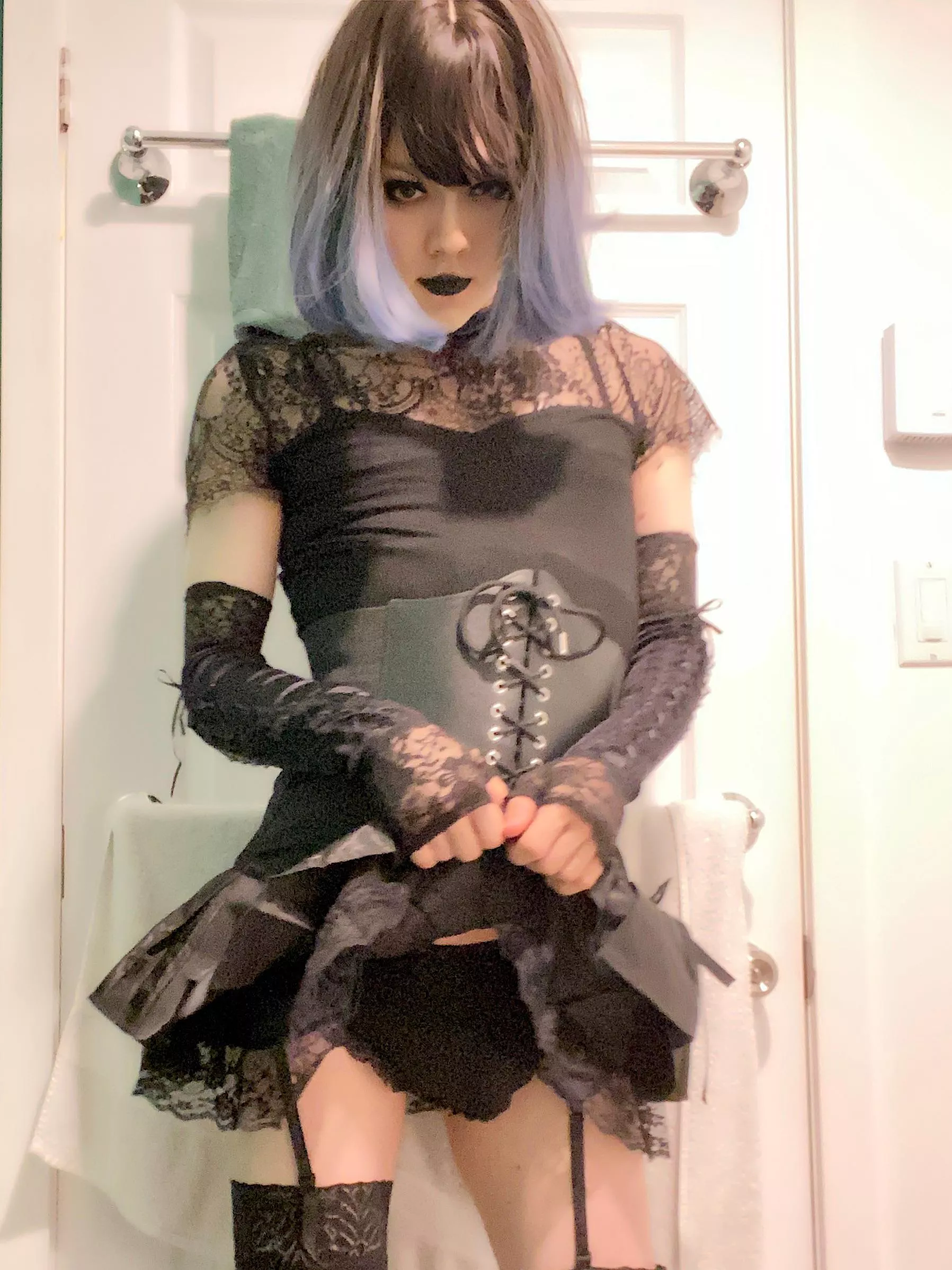 Oops, I was a little bored so I did my makeup, nothing more🤭