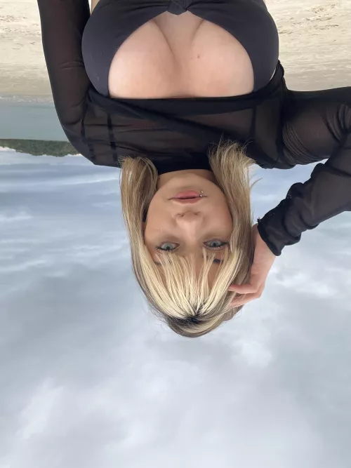 POV you slip and fell on the floor getting to our first date at the beach 😁 Are you okay !?