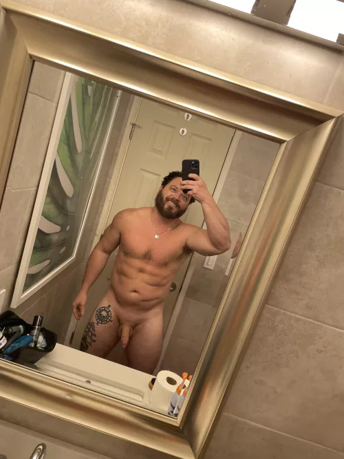 Smile, life’s beautiful [m] 31, 220, 5’9