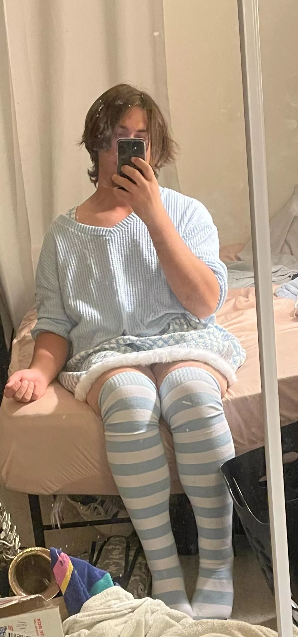 Someone tell me I’m cute😣